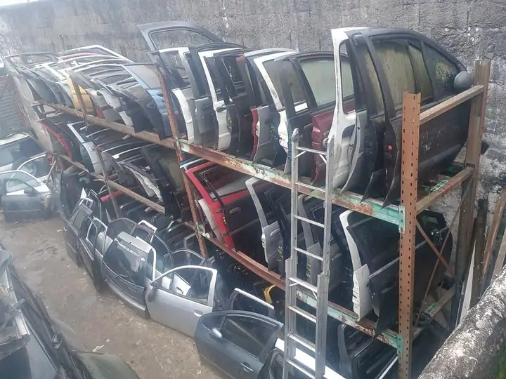 Rack com portas usadas